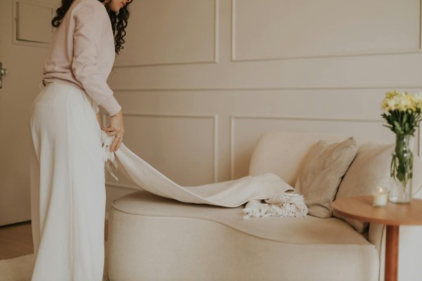 Transform Your Home's Air: Harnessing Salt Lamps and Purifying Plants for Cleaner Indoor Air